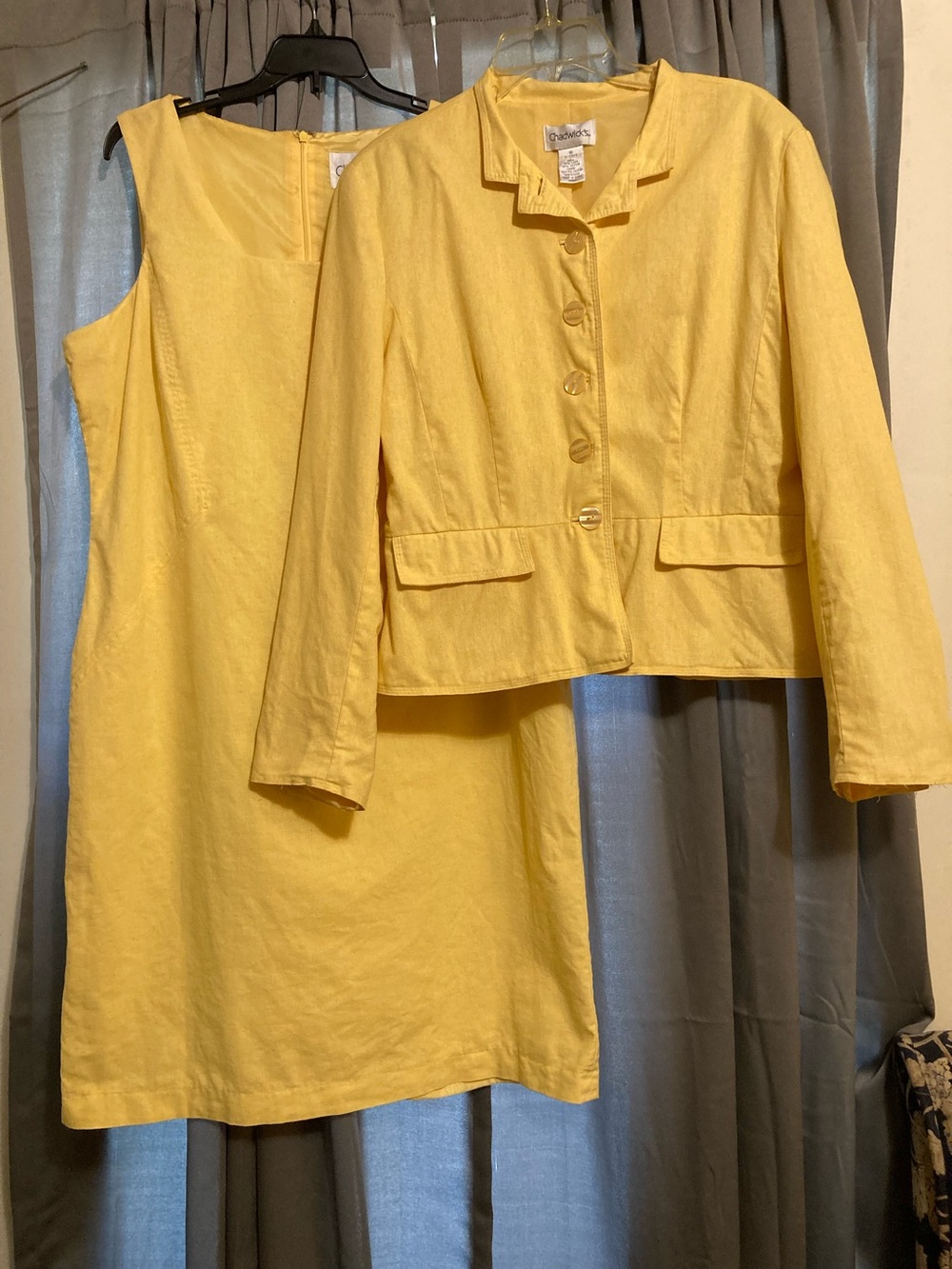 Chadwicks Sunny Yellow Linen Dress and Button Jacket Set
SIZE 16
WOMENS
